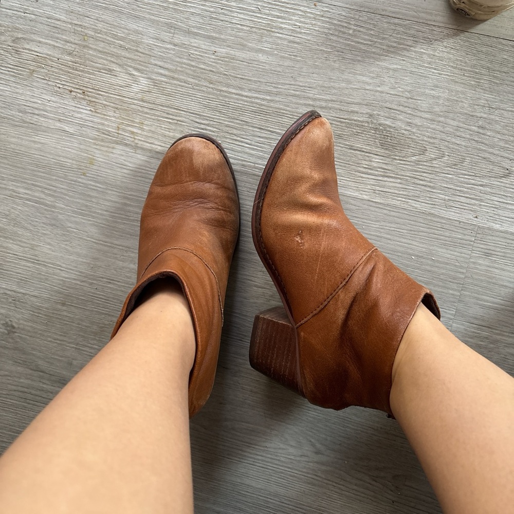 Toms Tan Leather Ankle Booties
